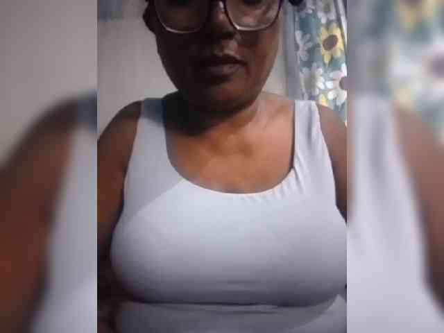 hotmomsexy webcam