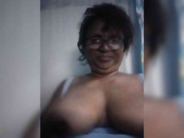 hotmomsexy webcam
