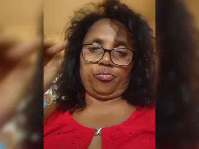 hotmomsexy webcam