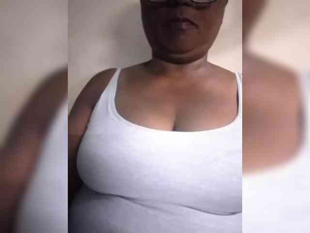 hotmomsexy webcam