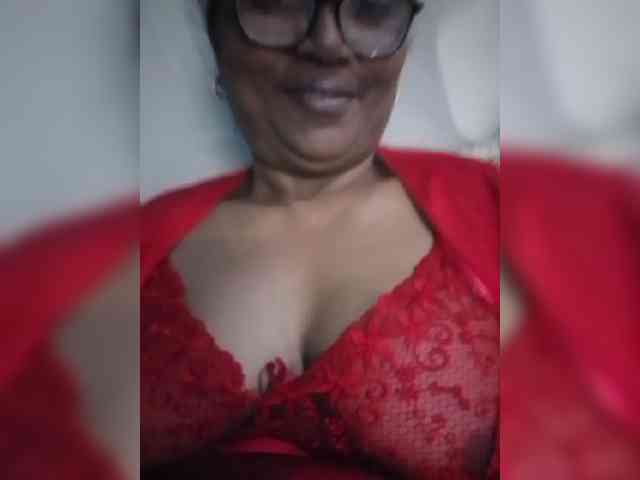 hotmomsexy webcam