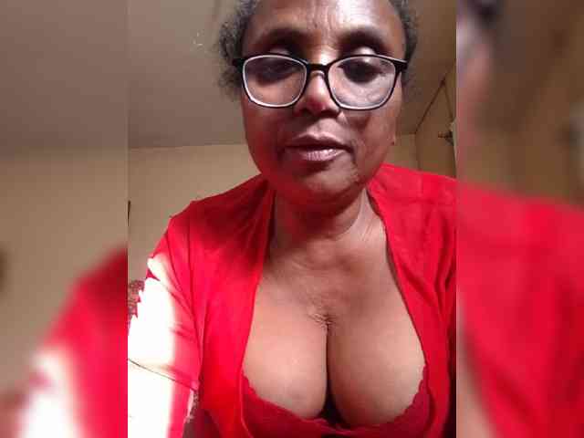hotmomsexy webcam