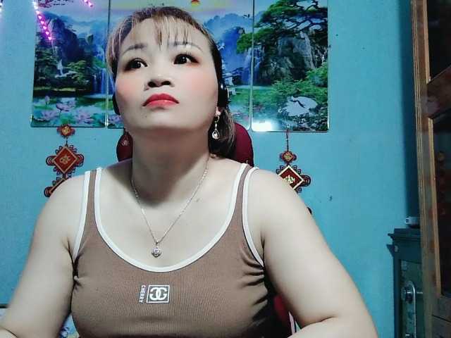 Linhanhsex2k's BongaCams show and profile