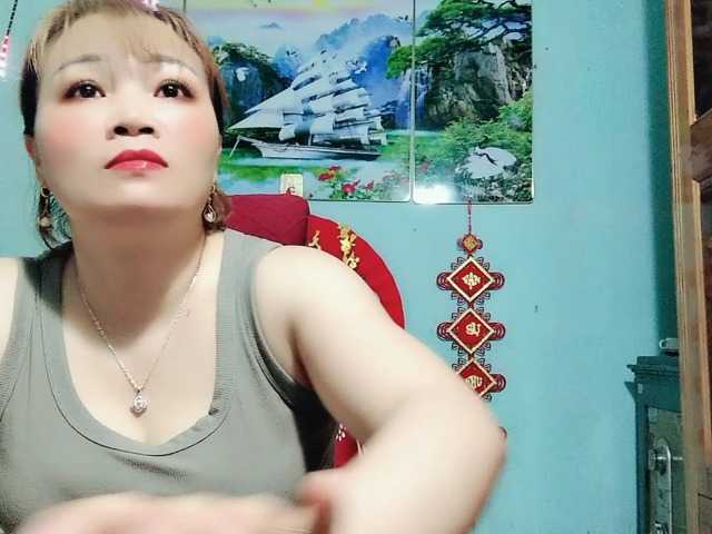 Linhanhsex2k's BongaCams show and profile