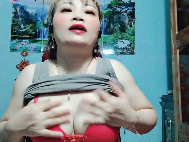 Linhanhsex2k's BongaCams show and profile