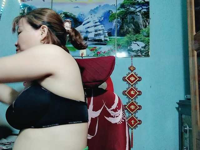 Linhanhsex2k's BongaCams show and profile