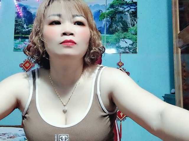 Linhanhsex2k's BongaCams show and profile