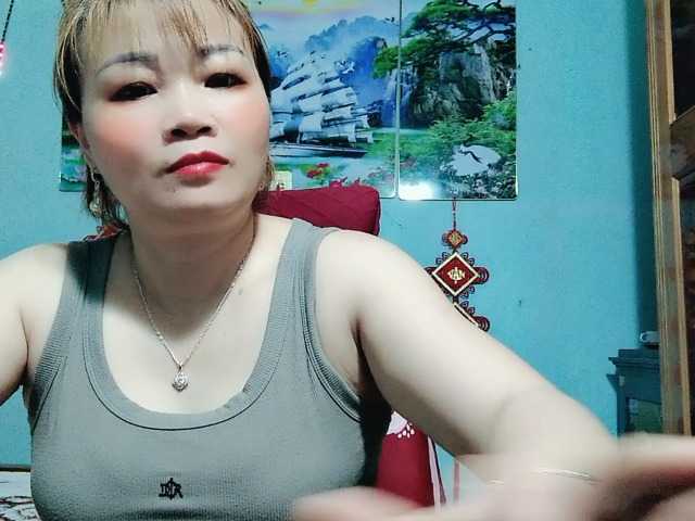 Linhanhsex2k's BongaCams show and profile