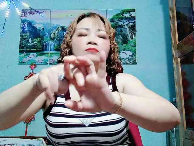 Linhanhsex2k webcam