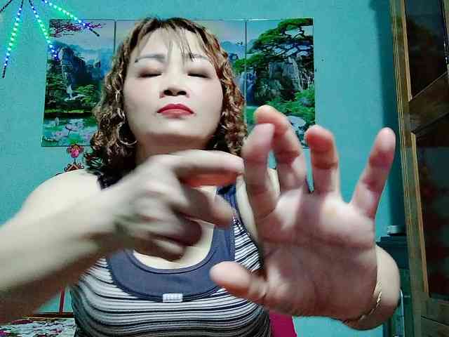 Linhanhsex2k webcam