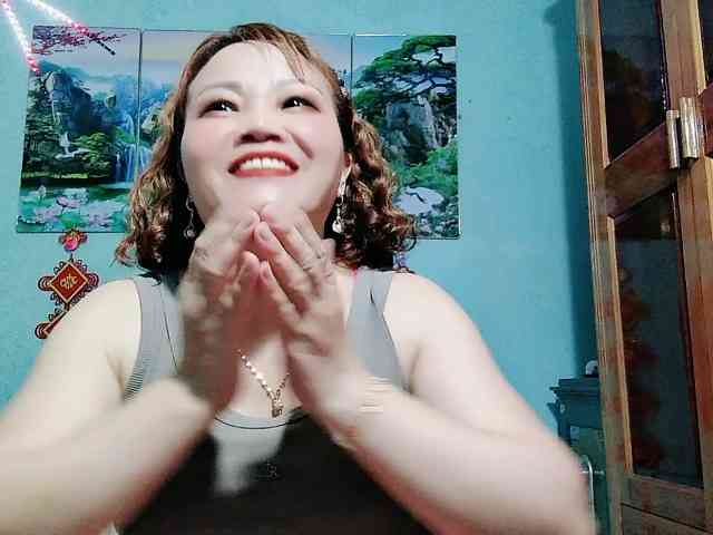 Linhanhsex2k webcam