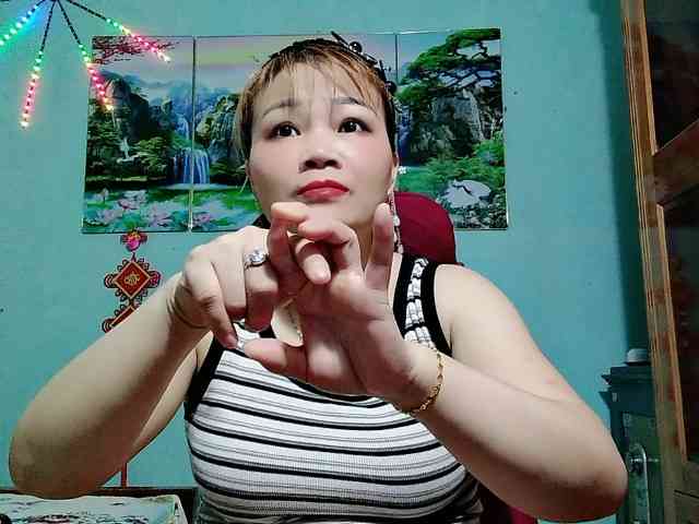 Linhanhsex2k webcam