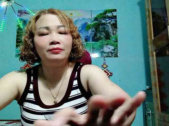 Linhanhsex2k webcam