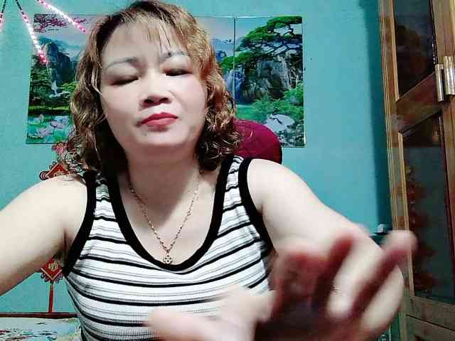 Linhanhsex2k webcam