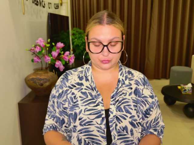 EvaPuffy's BongaCams show and profile