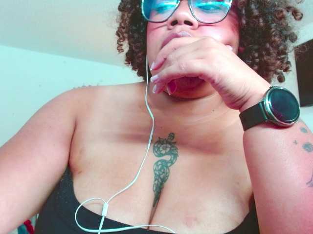 saramorales1 live cam on BongaCams