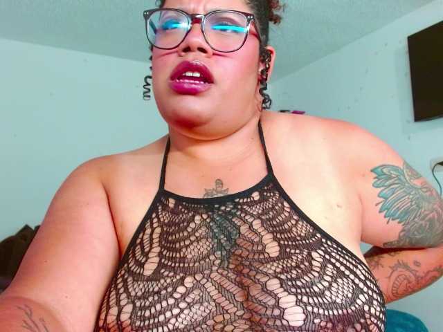 saramorales1 live cam preview