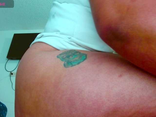 saramorales1 live cam on BongaCams