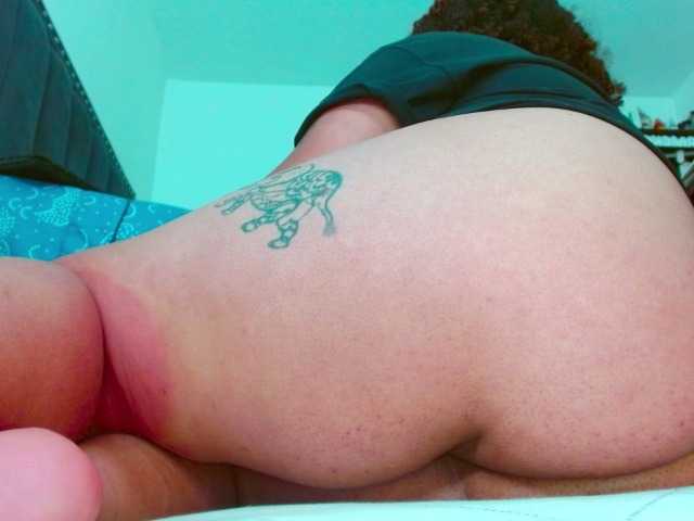 saramorales1 live cam on BongaCams