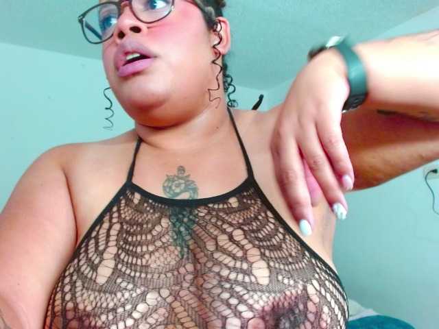 saramorales1 live cam on BongaCams