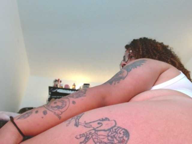 saramorales1 live cam on BongaCams