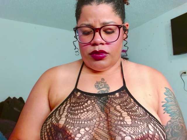 saramorales1 live cam on BongaCams
