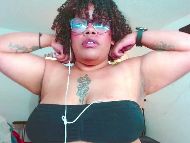 saramorales1 live cam on BongaCams