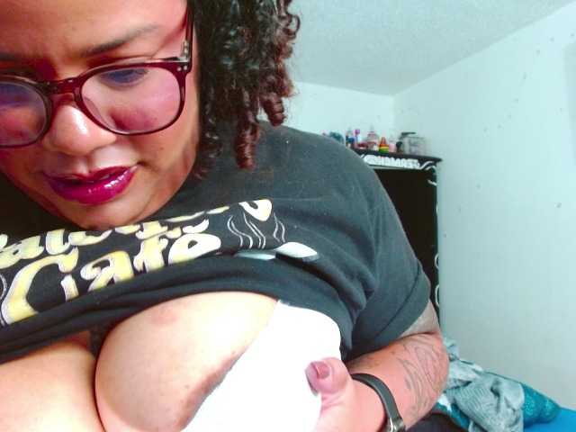 saramorales1 live cam on BongaCams