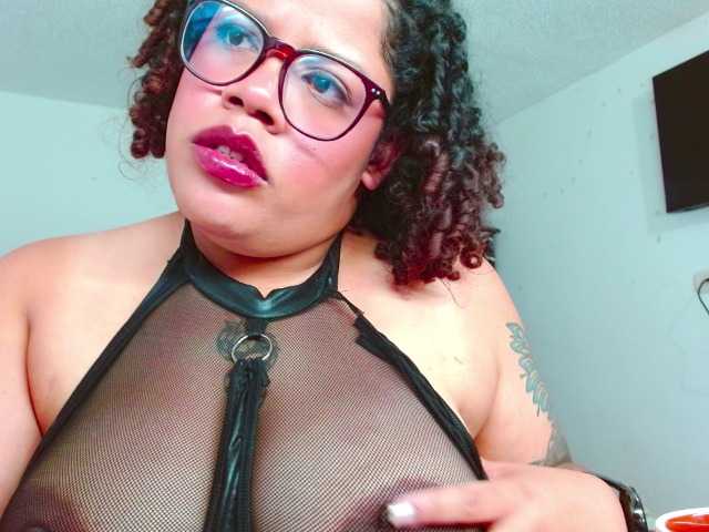 saramorales1 live cam preview