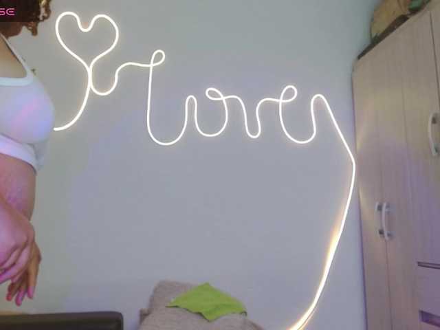 saramorales1 live cam on BongaCams
