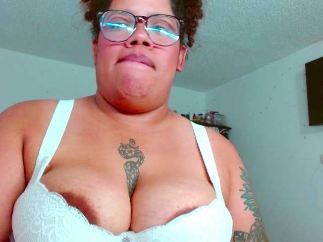 saramorales1, en directo ahora en BongaCams