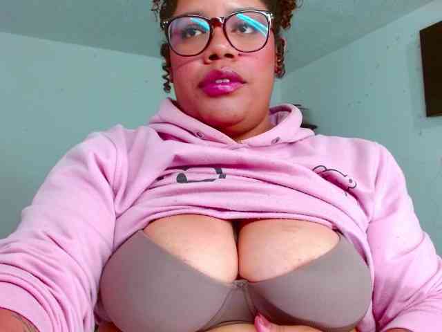 saramorales1 webcam