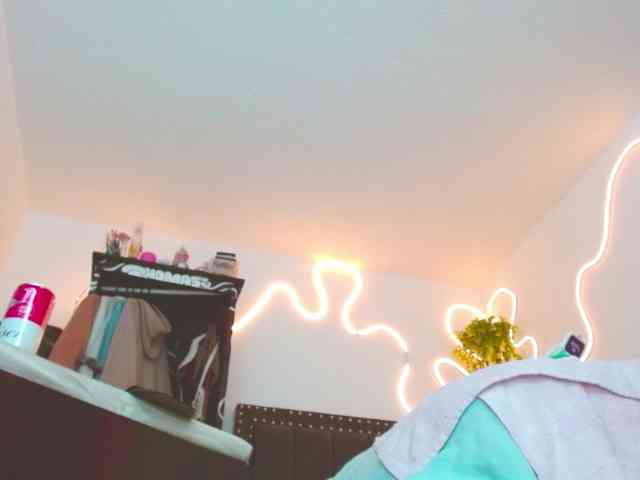 saramorales1's live room