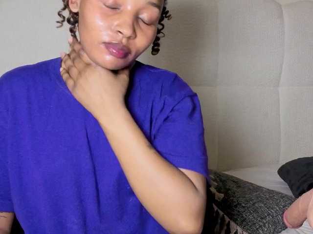 Ebonycutelyn live cam on BongaCams