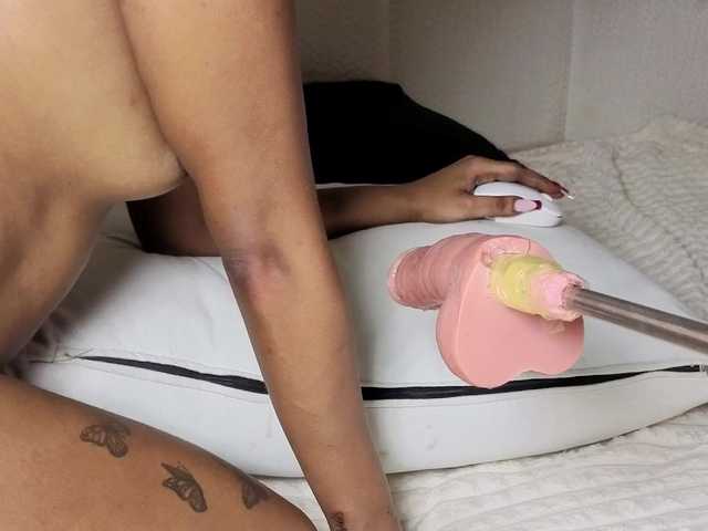 Ebonycutelyn live cam on BongaCams