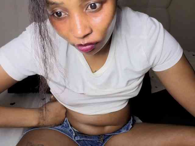 Ebonycutelyn Ebonycutelyn