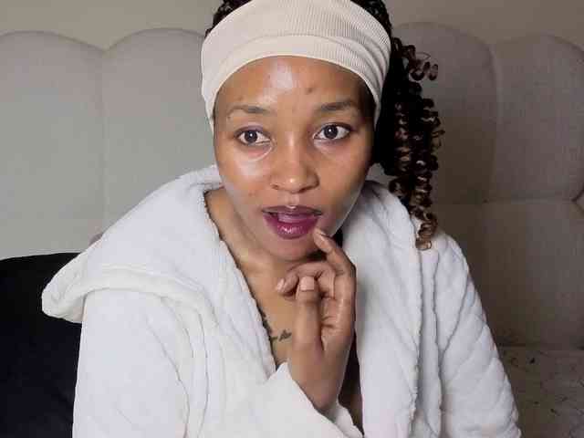 Ebonycutelyn Ebonycutelyn