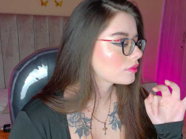Wanda-Olsenn live cam on BongaCams