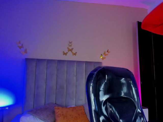 Wanda-Olsenn's BongaCams show and profile