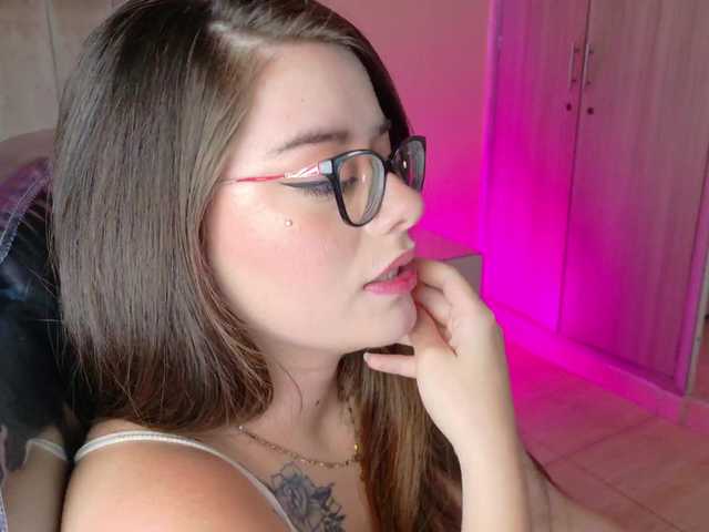 Wanda-Olsenn live cam on BongaCams