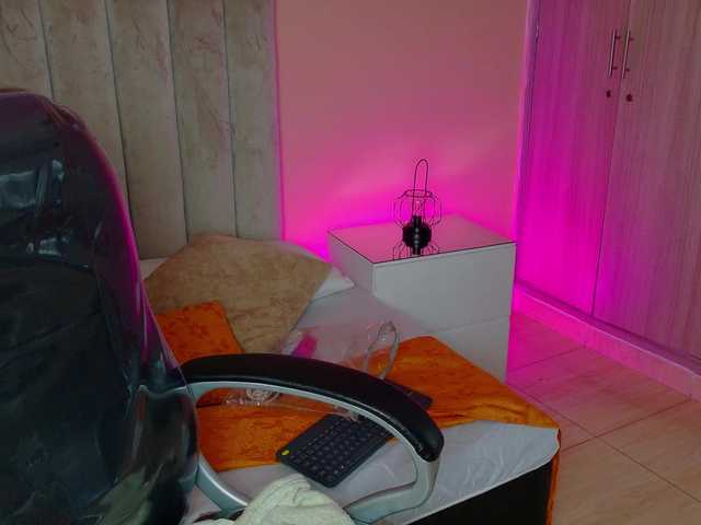 Wanda-Olsenn live cam on BongaCams