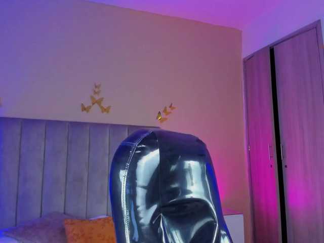 Wanda-Olsenn's BongaCams show and profile