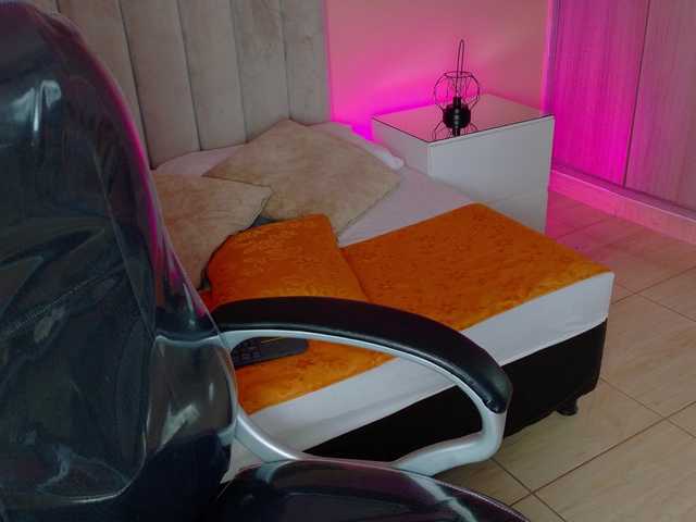 Wanda-Olsenn live cam on BongaCams