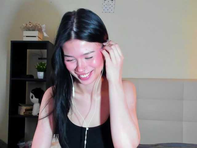 Tune-Godness live cam on BongaCams