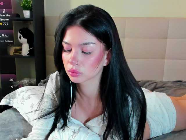 Tune-Godness live cam on BongaCams