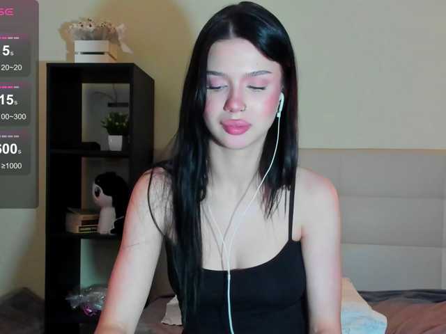 Tune-Godness live cam on BongaCams