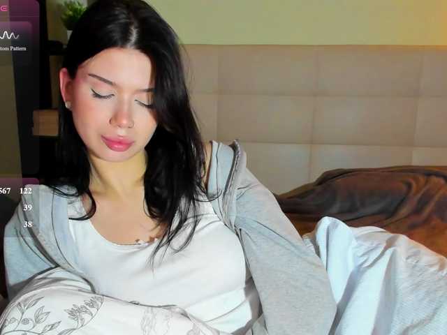 Tune-Godness live cam on BongaCams