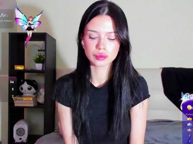 Tune-Godness, live now on BongaCams