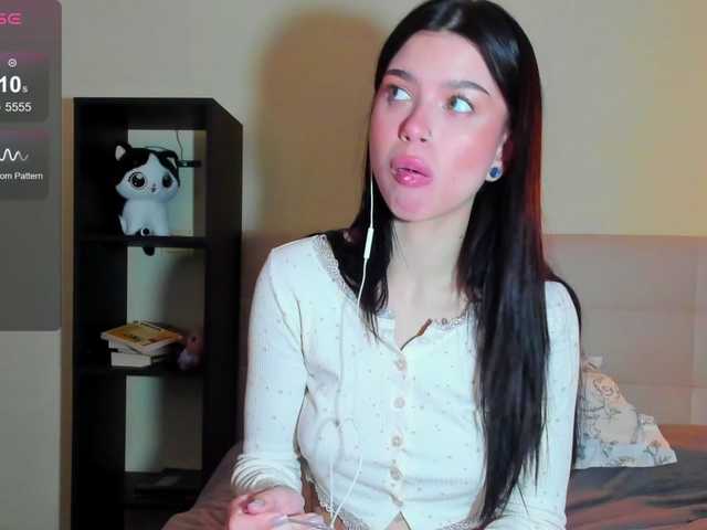 Tune-Godness Nude Live Sex Shows