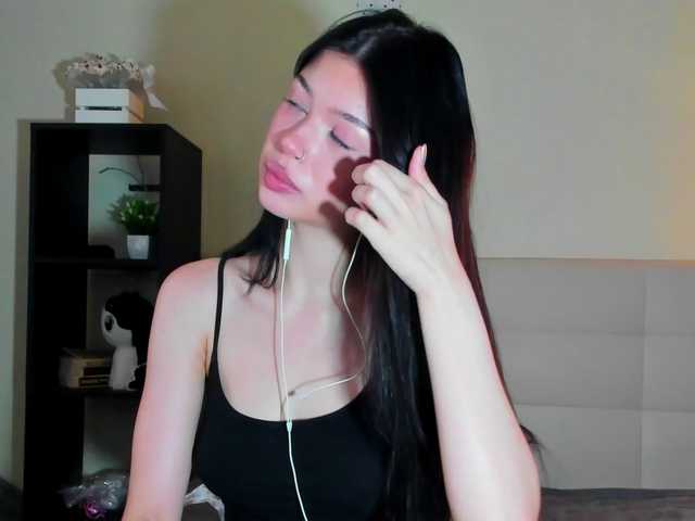 Tune-Godness live cam on BongaCams